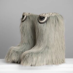 Roxy VTG 90s Y2K Faux Fur Sasquatch Monster Yeti Moon Boots Sz 6 SUPER RARE!